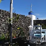 Lavastein-bauernhaus Yazmina Mit Schoenem Garten By Interhome 度假居