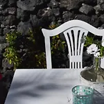 Lavastein-bauernhaus Yazmina Mit Schoenem Garten By Interhome 雅伊萨