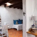 Lavastein-bauernhaus Yazmina Mit Schoenem Garten By Interhome 雅伊萨