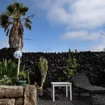 Lavastein-bauernhaus Yazmina Mit Schoenem Garten By Interhome Dom wakacyjny Yaiza (Lanzarote)