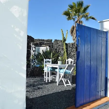 Lavastein-bauernhaus Yazmina Mit Schoenem Garten By Interhome *