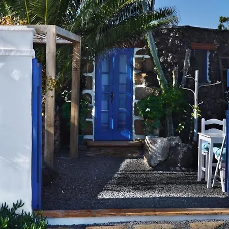 度假居 Lavastein-bauernhaus Yazmina Mit Schoenem Garten By Interhome *