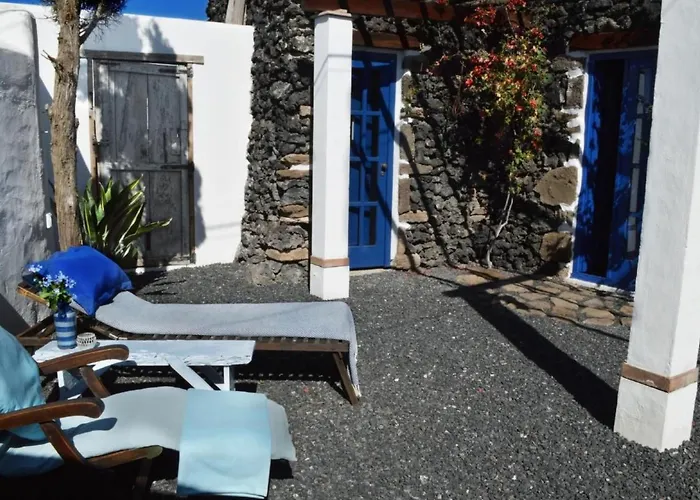 Lavastein-bauernhaus Yazmina Mit Schoenem Garten By Interhome Ferienhaus *